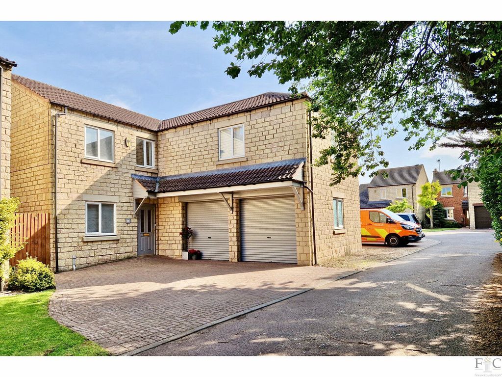 Property photo 1 of 28