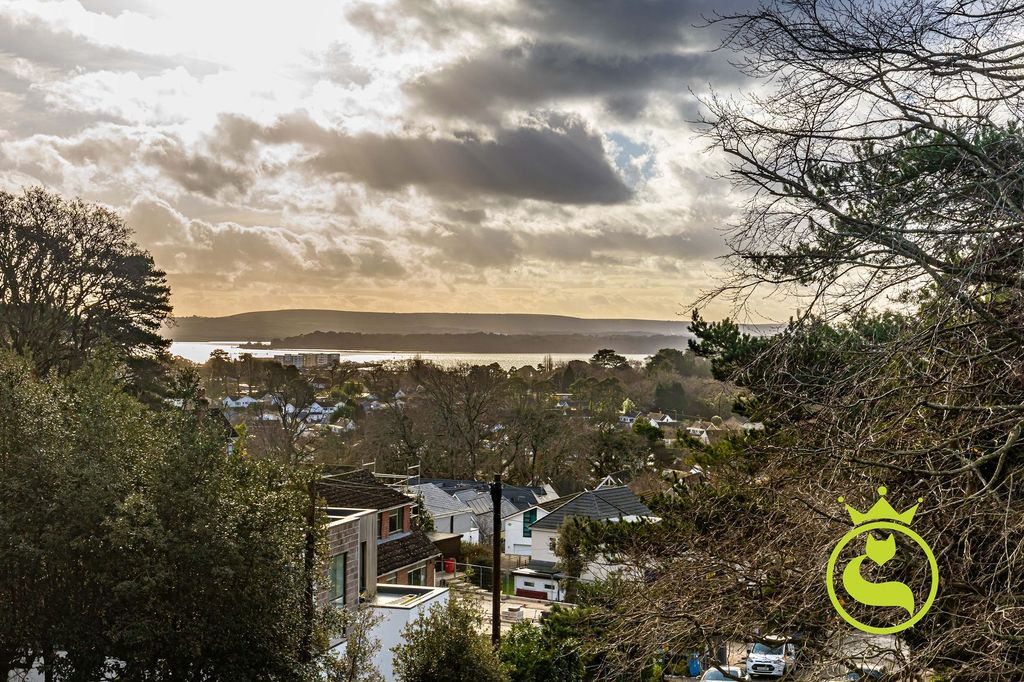 Property photo 2 of 24