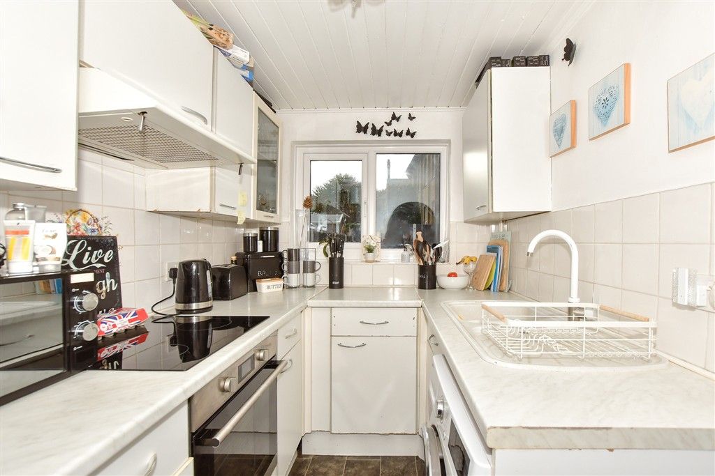 Property photo 3 of 11 Kitchen