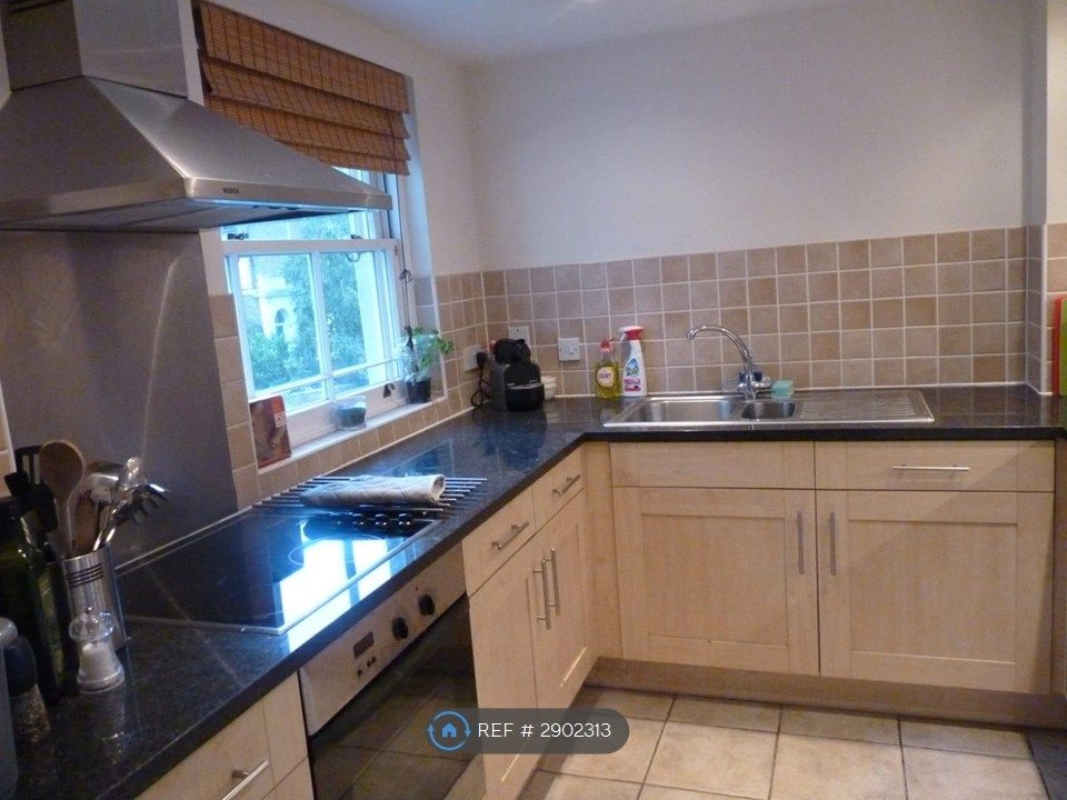 Property photo 2 of 11 Kitchen