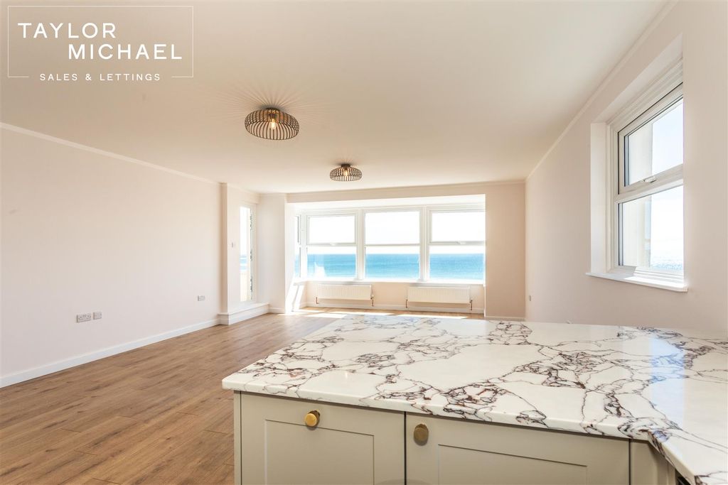 Property photo 3 of 36 Kitchen