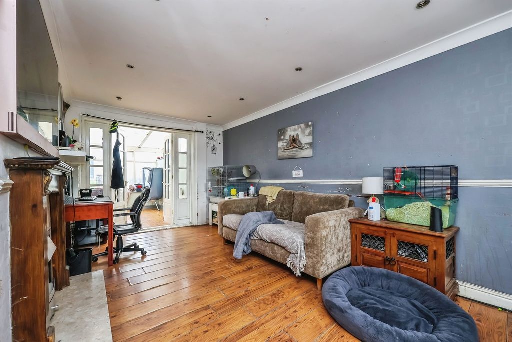 Property photo 3 of 17