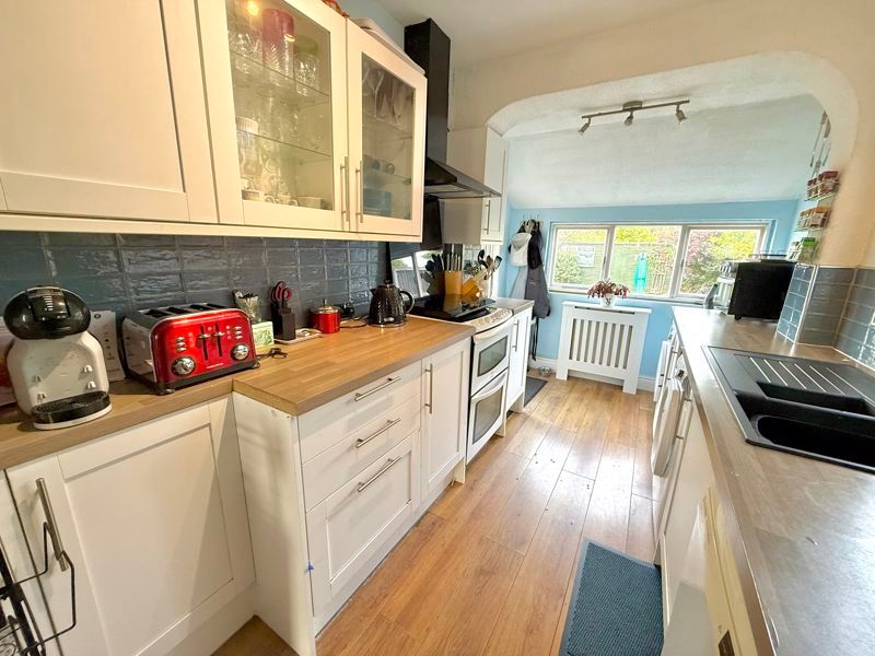 Property photo 3 of 17 Kitchen