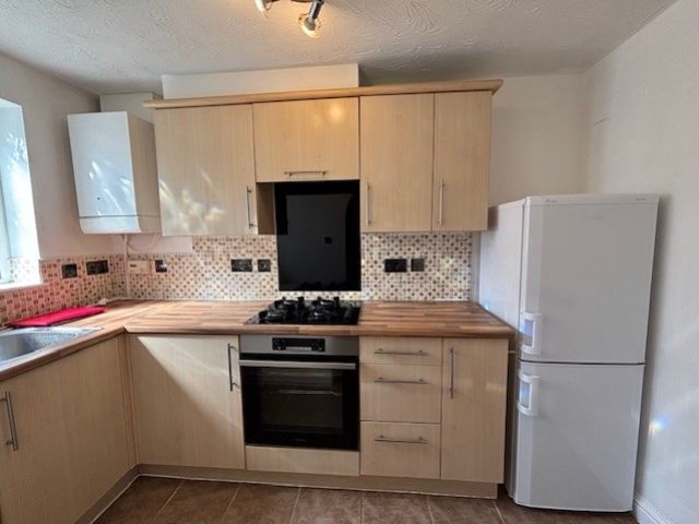 Property photo 3 of 7 Kitchen 2