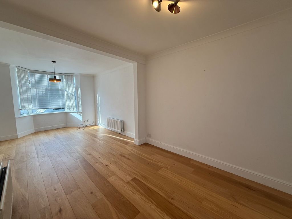 Property photo 2 of 13 Picture No. 75