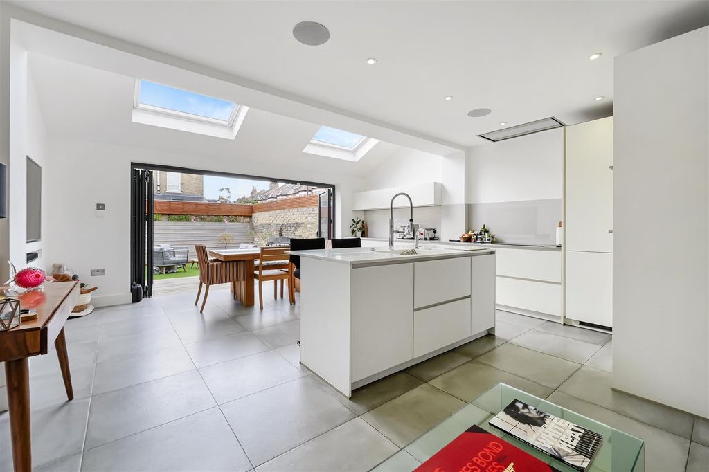 Property photo 2 of 16 Trewince Road, 51 (10).Jpg