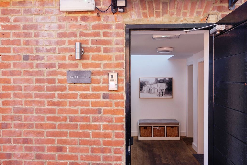 Additional image 14 of 2 bed flat for salePortsmouth Road, Milford, Godalming, Surrey GU8