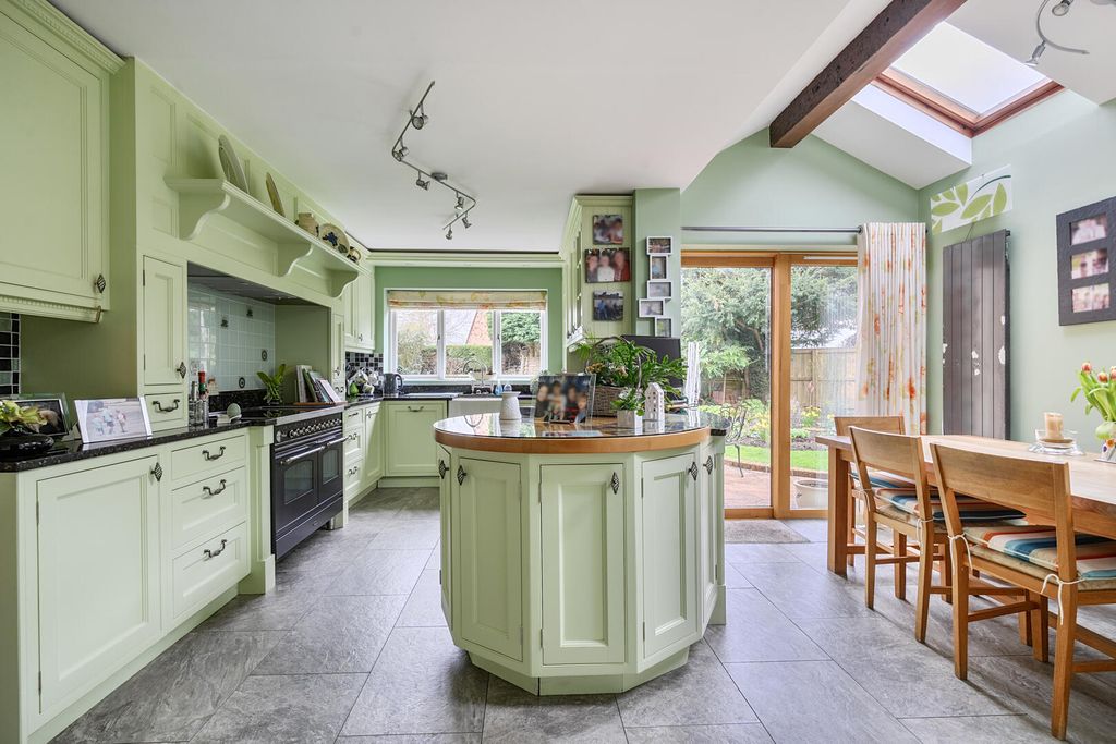 Property photo 3 of 19 Kitchen