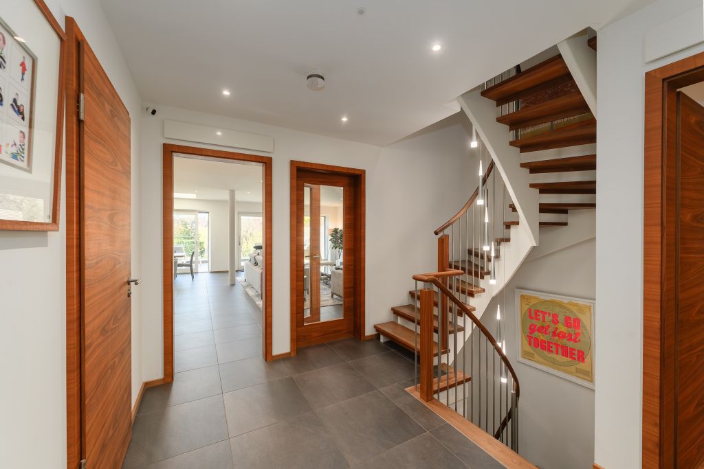 Property photo 2 of 23