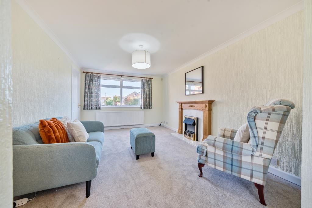 Property photo 3 of 19 Living Room