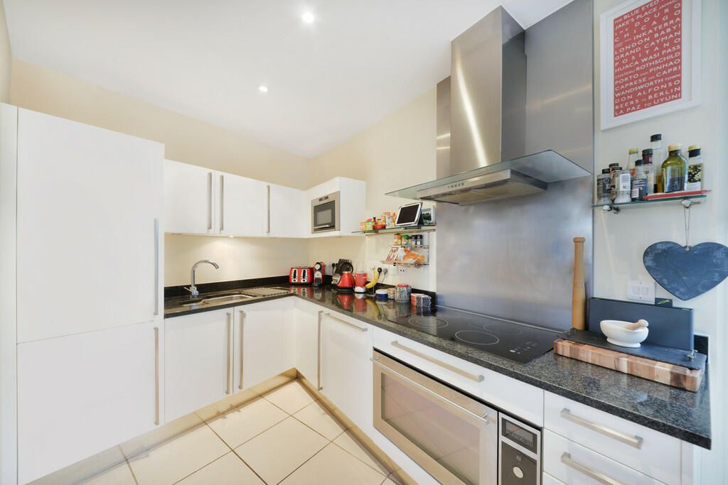 Property photo 3 of 8 Kitchen