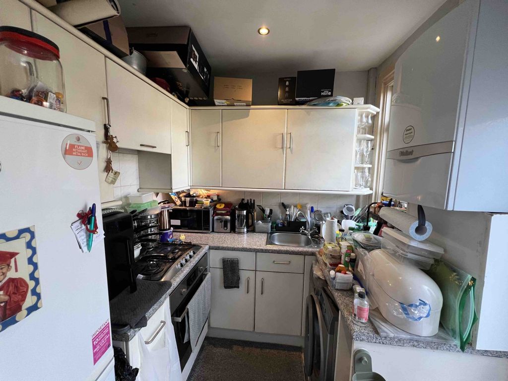 Property photo 3 of 7 Kitchen