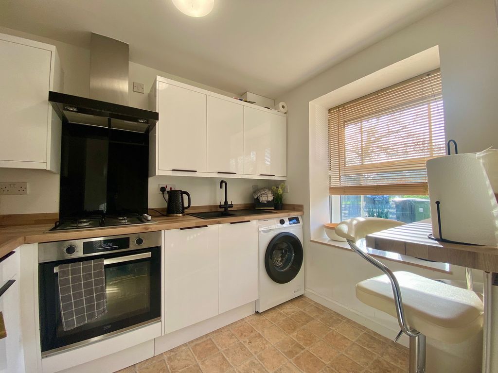 Property photo 3 of 9 Kitchen
