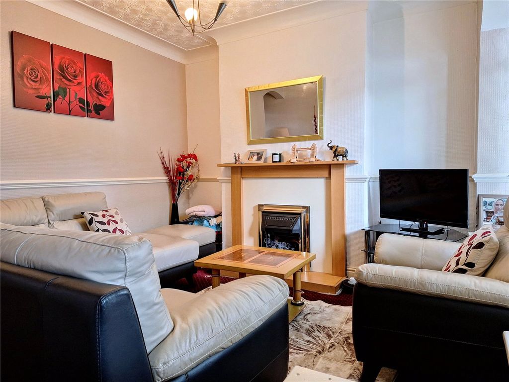 Property photo 2 of 15 Lounge