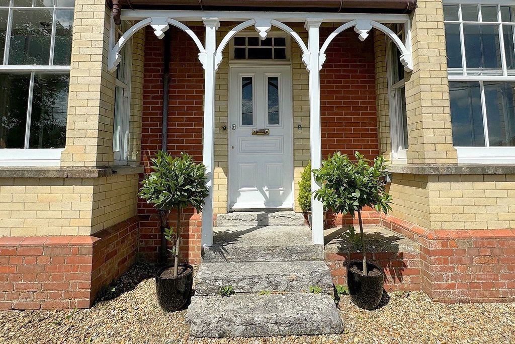 Property photo 2 of 32 Picture No. 25
