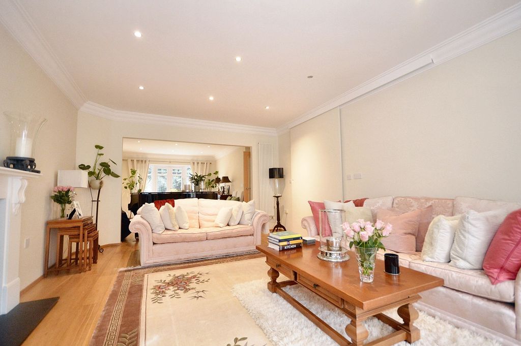 Property photo 2 of 18