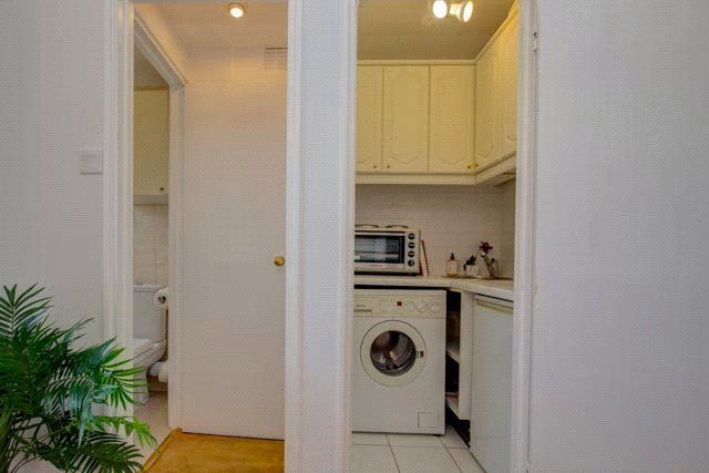 Property photo 3 of 7 Kitchen