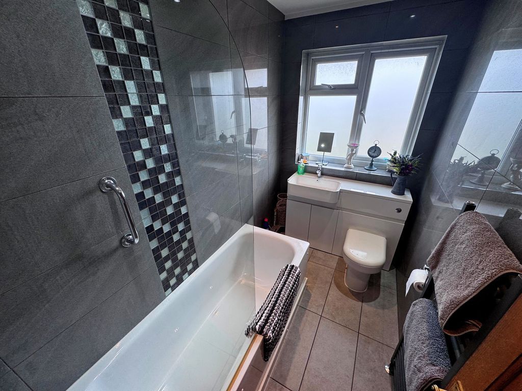 Property photo 3 of 13 Photo 13