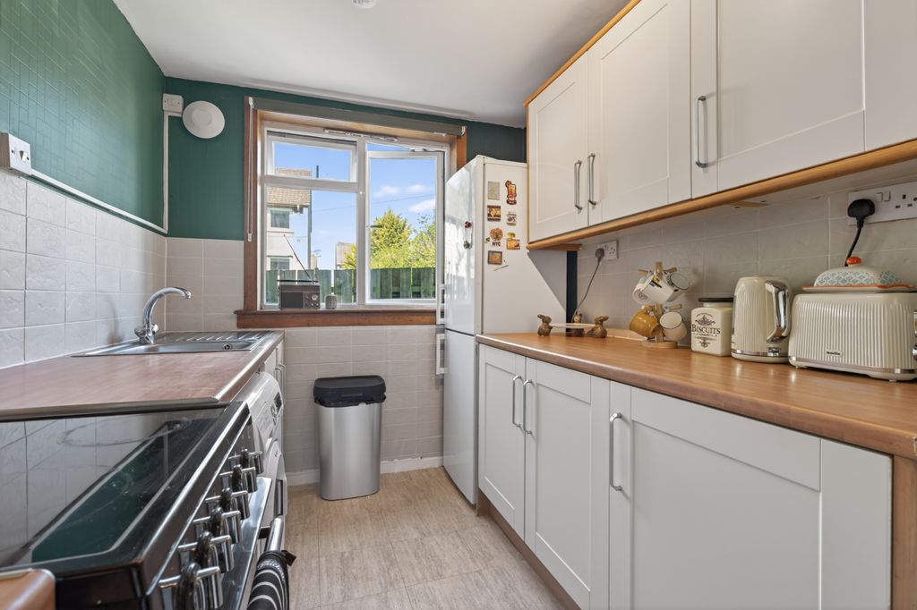 Property photo 2 of 35