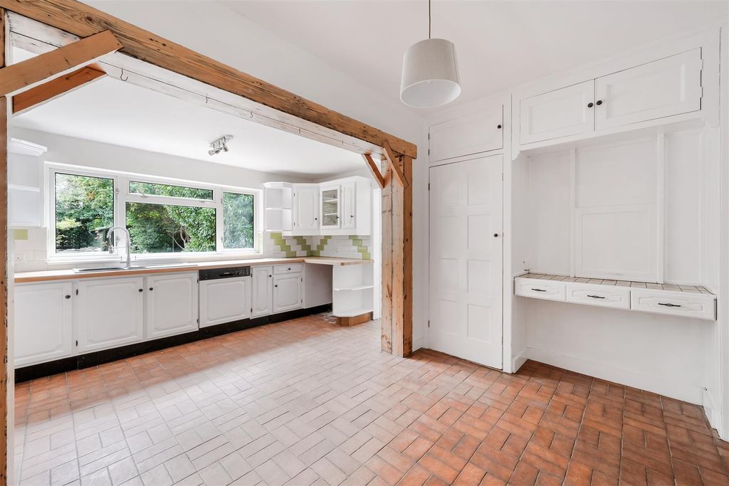 Property photo 3 of 16 Cheam Road,  (18).Jpg