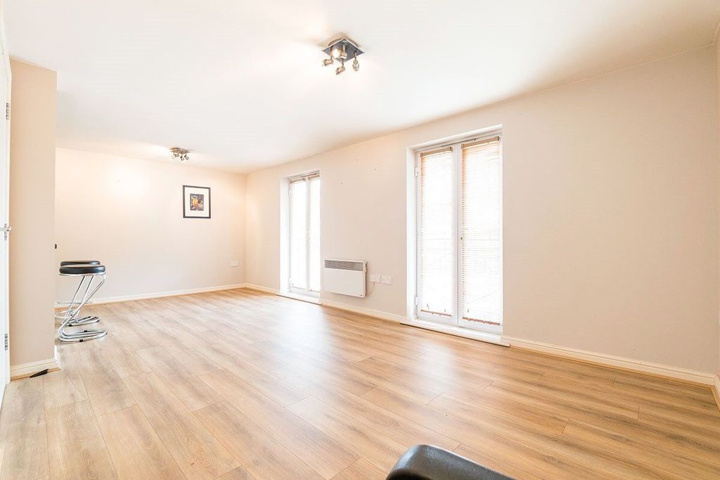 Property photo 2 of 8