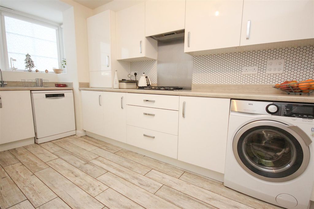 Property photo 3 of 14 Kitchen 2.Jpg