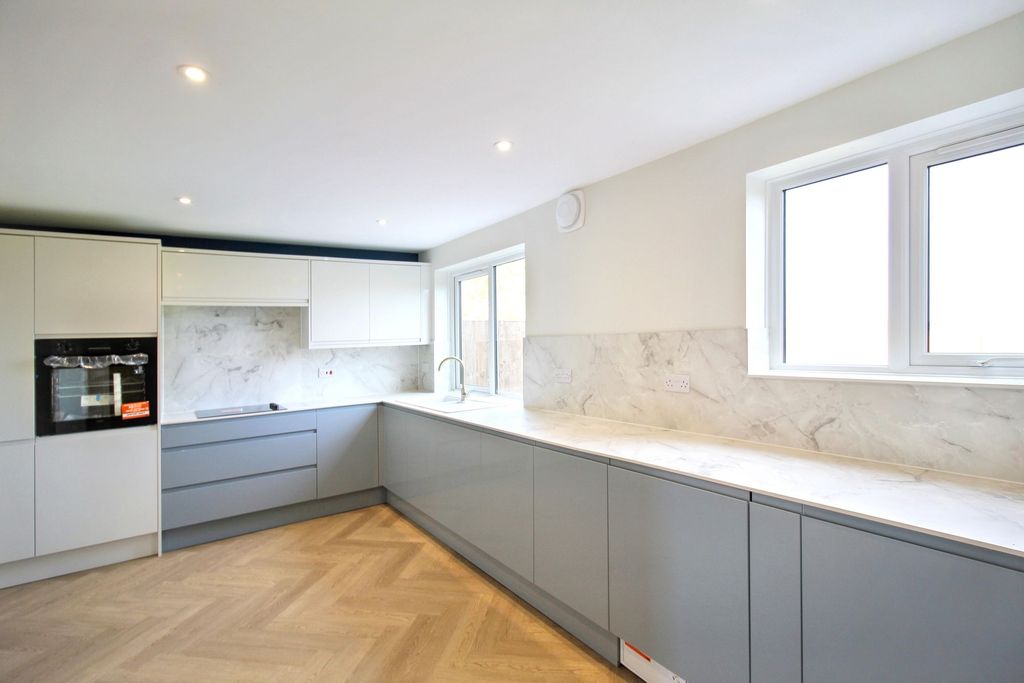 Property photo 2 of 24 Kitchen