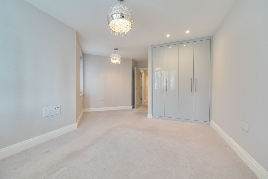 Additional image 8 of 2 bed flat for saleUplands Park Road, Enfield EN2
