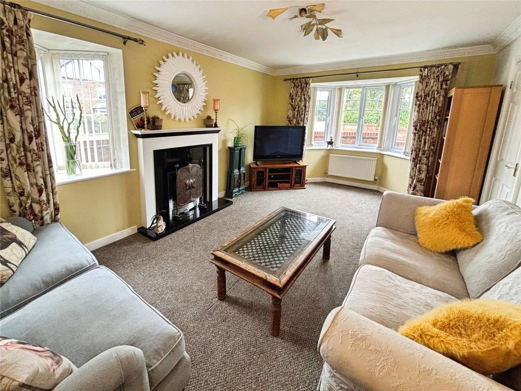 Property photo 2 of 18 Lounge