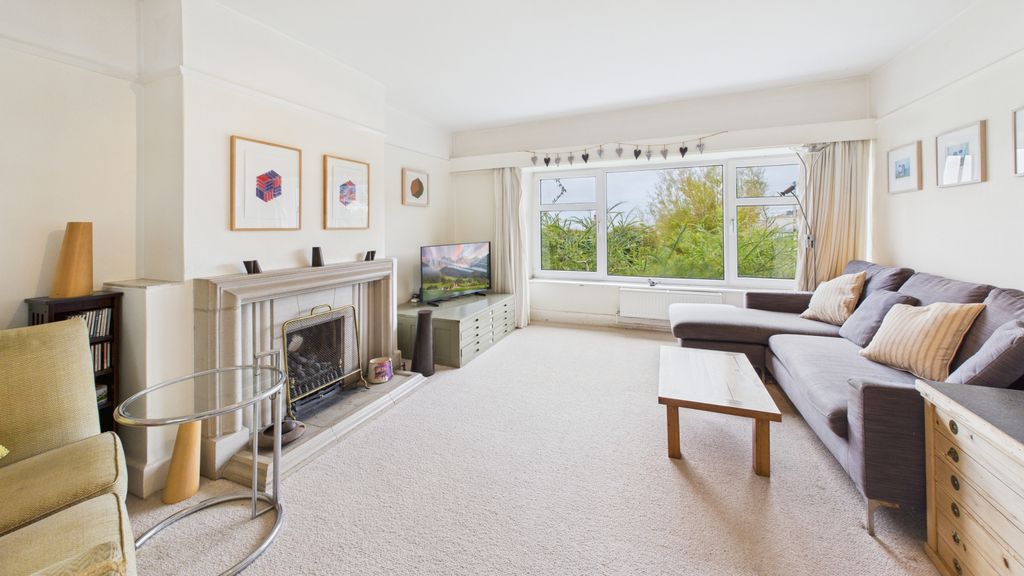 Property photo 3 of 10 Gallery