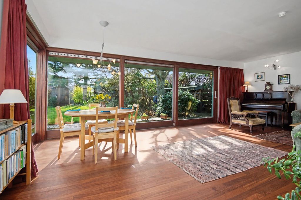 Property photo 3 of 28