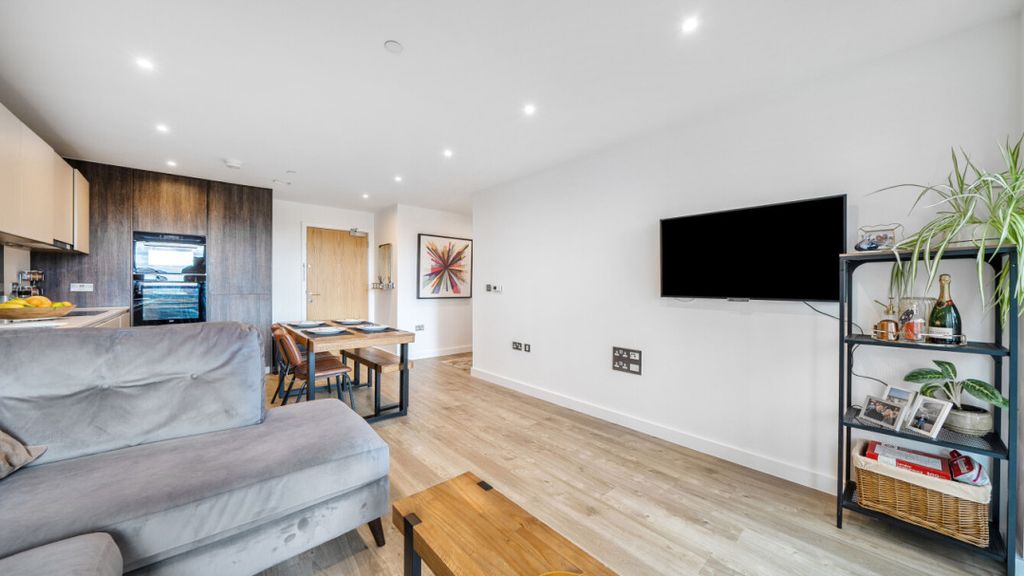 Property photo 3 of 18