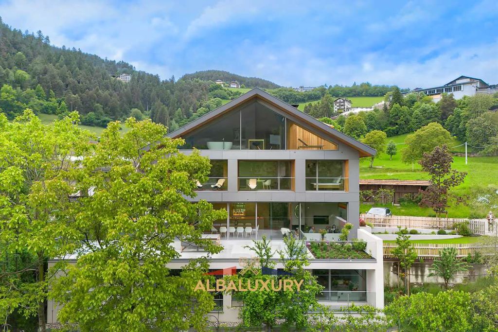 Property photo 1 of 45