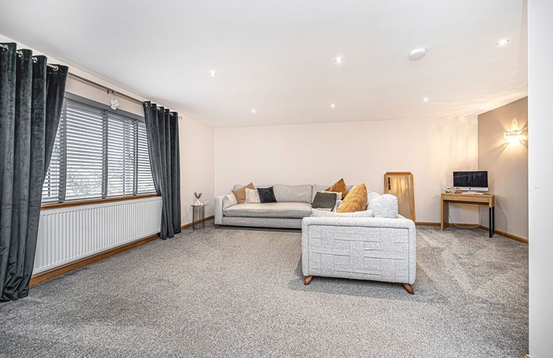 Property photo 3 of 46 Lounge