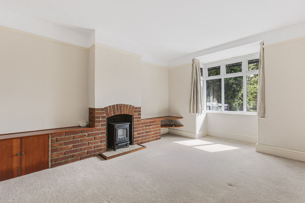 Property photo 3 of 27