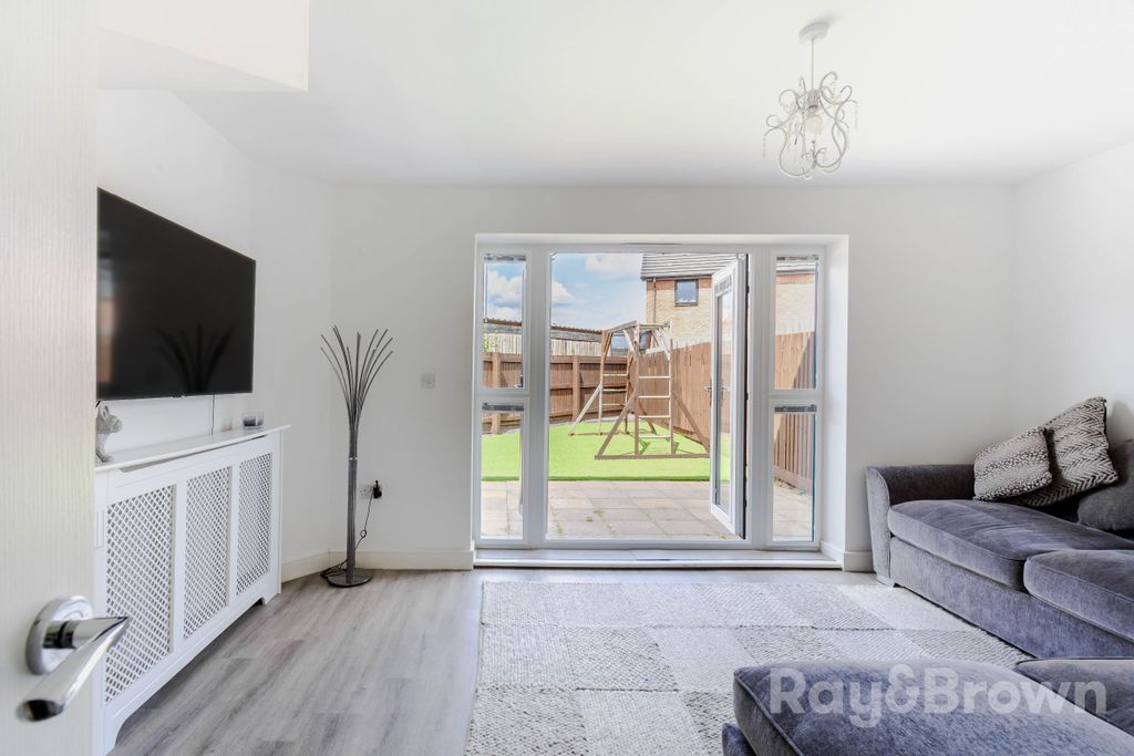 Property photo 2 of 35