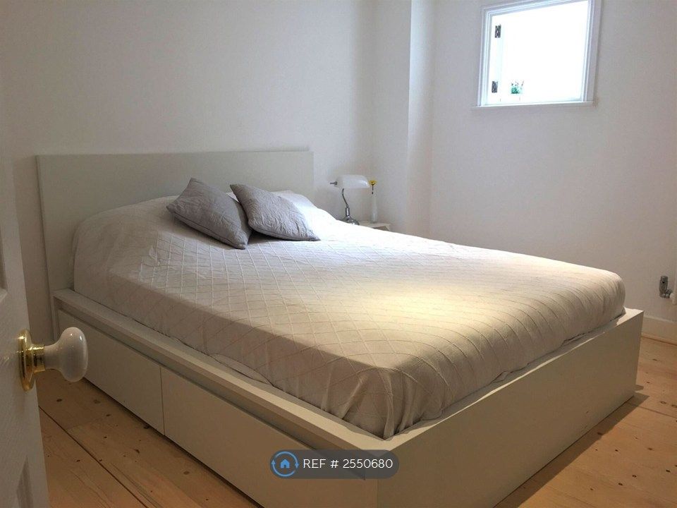 Property photo 1 of 4 Bedroom Now Has Larger Bed And Grey Floor