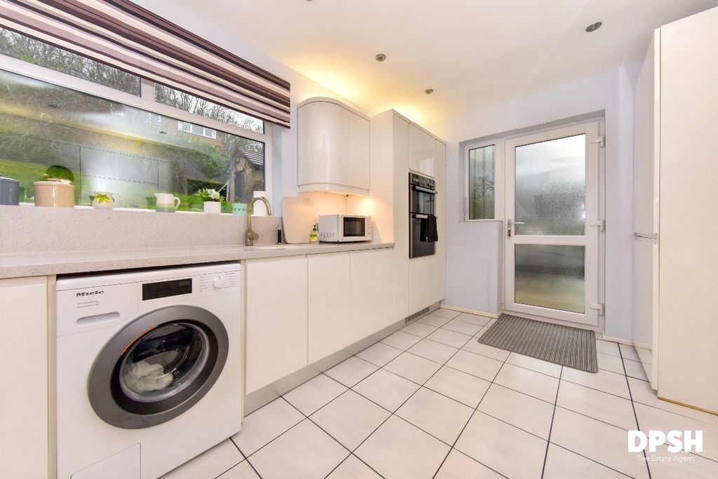 Property photo 3 of 31