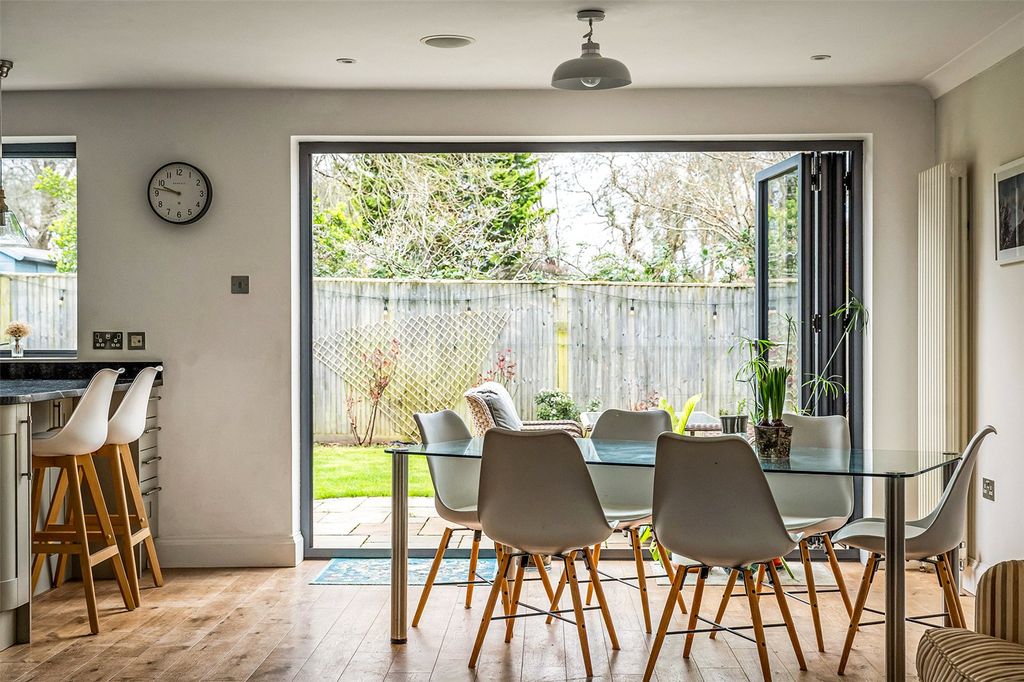 Property photo 3 of 31 House. Partnership