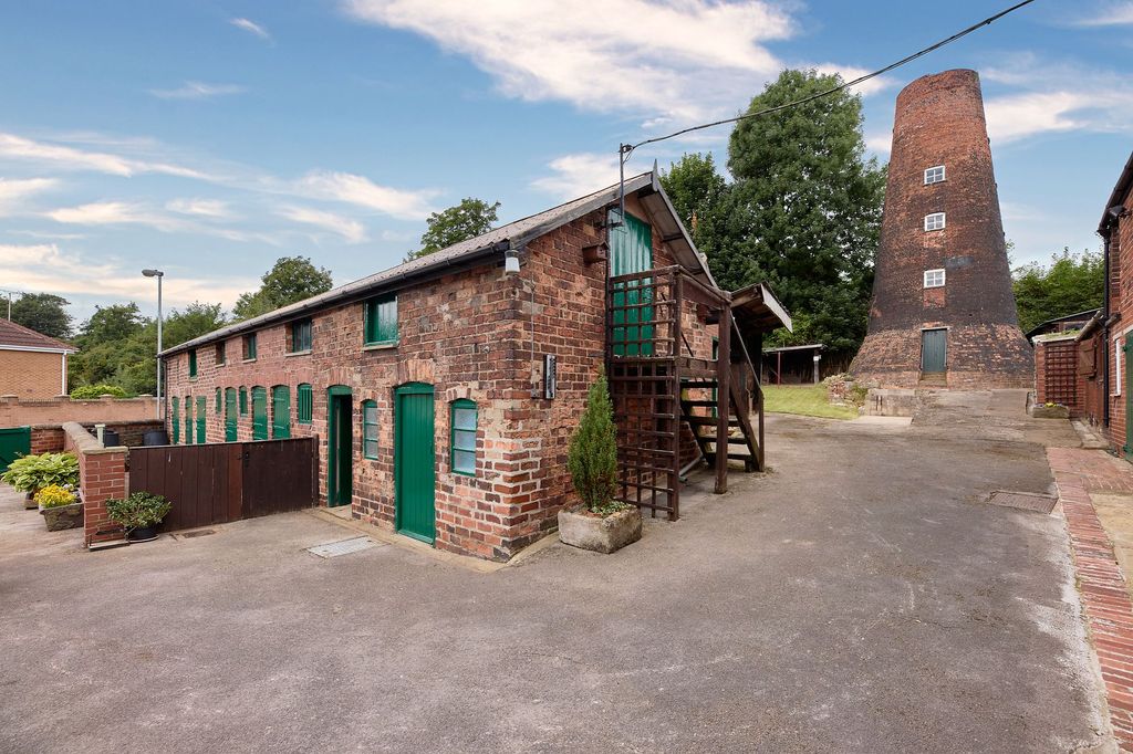 Property photo 2 of 43