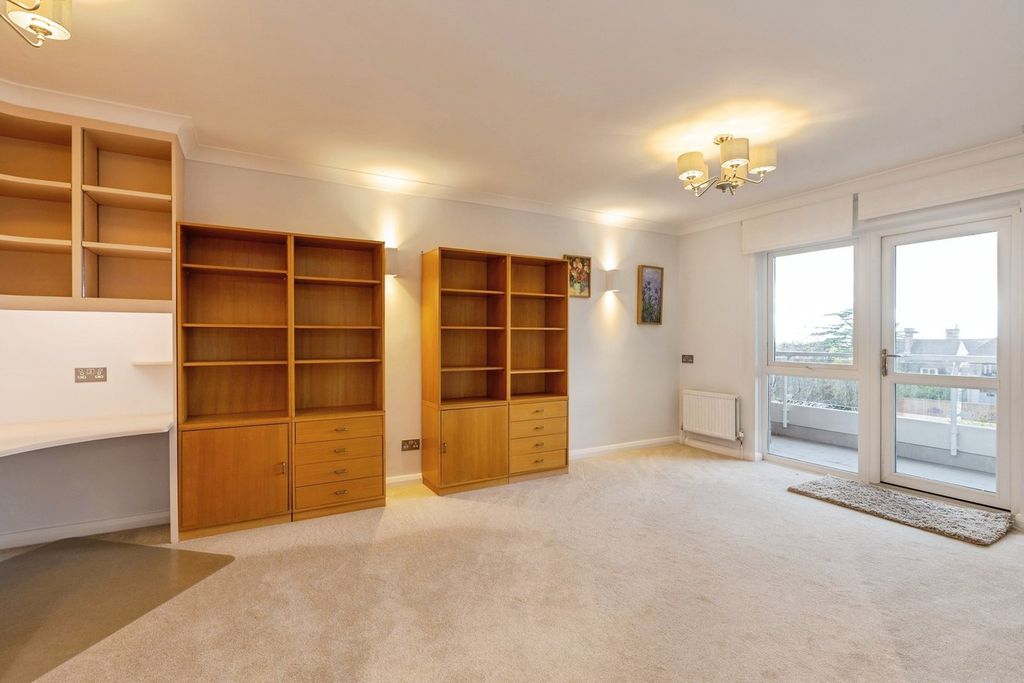 Property photo 2 of 20