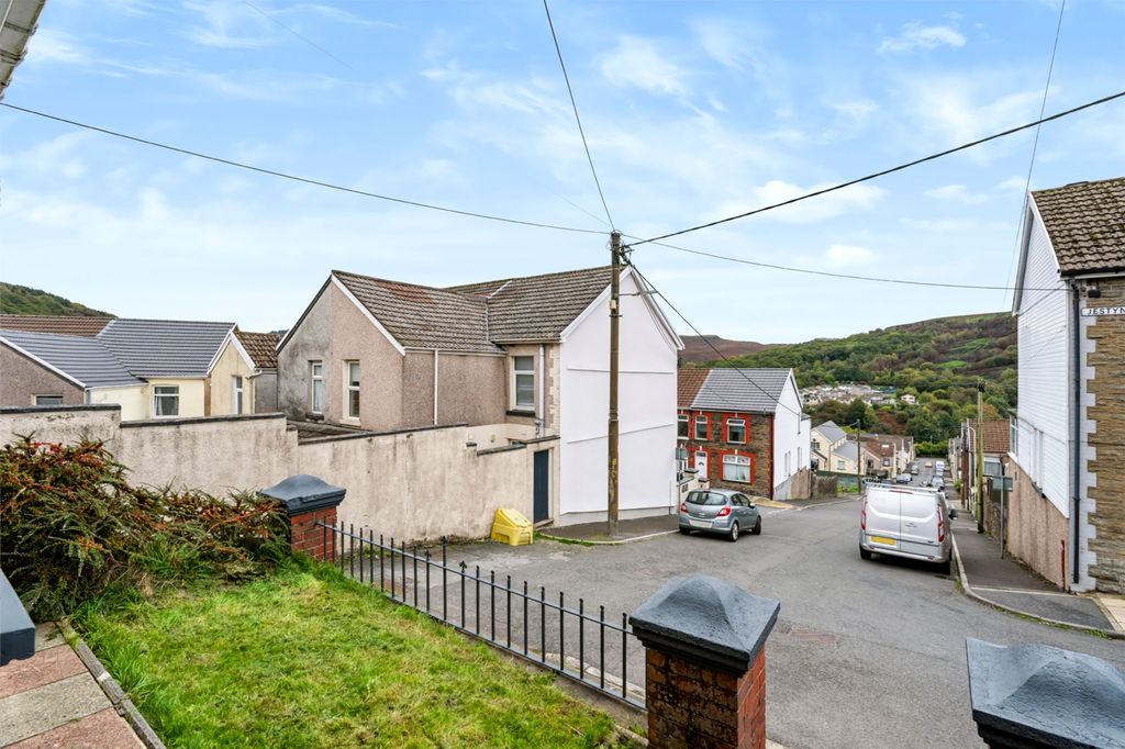 Property photo 2 of 30