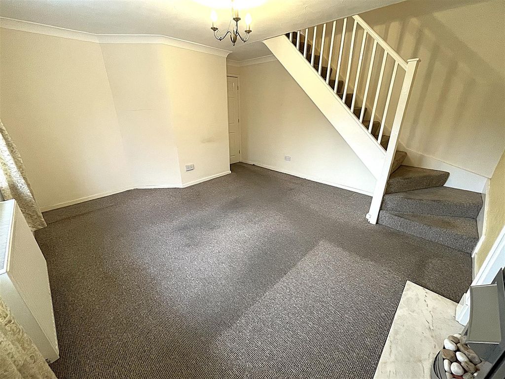 Property photo 2 of 16 Lounge