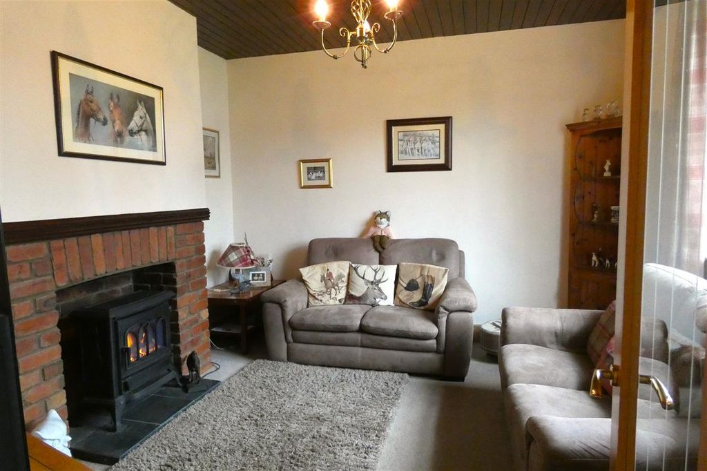 Property photo 3 of 12 Lounge