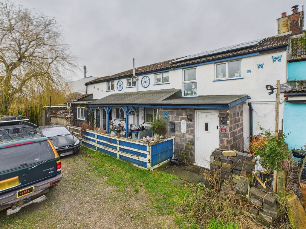 Property photo 1 of 19 Entrance