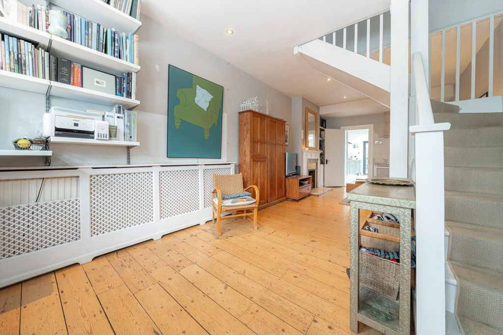 Property photo 2 of 8