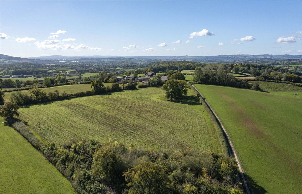 Property photo 3 of 16 Hill Farm