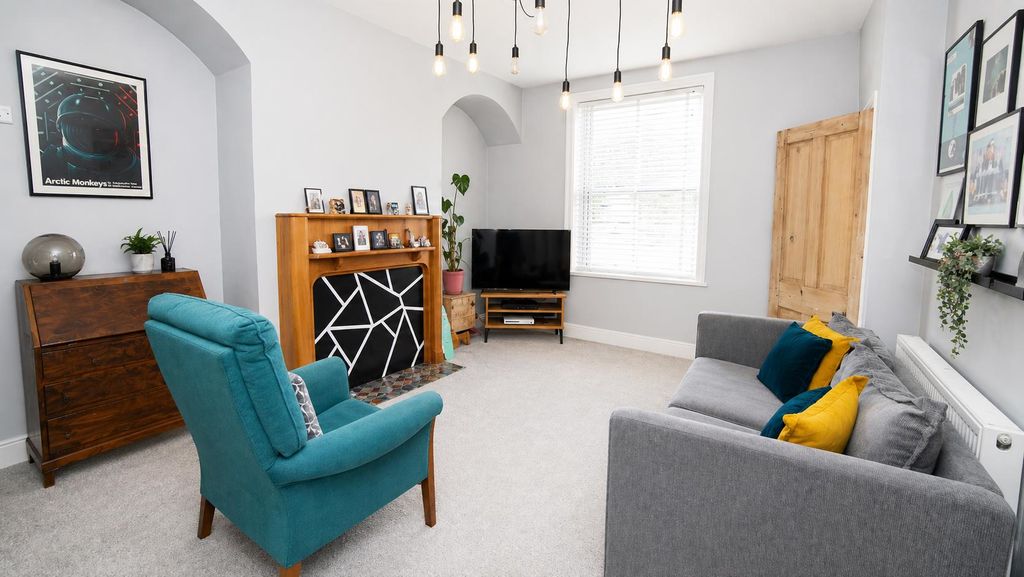 Property photo 2 of 12 Lounge Best1.Png