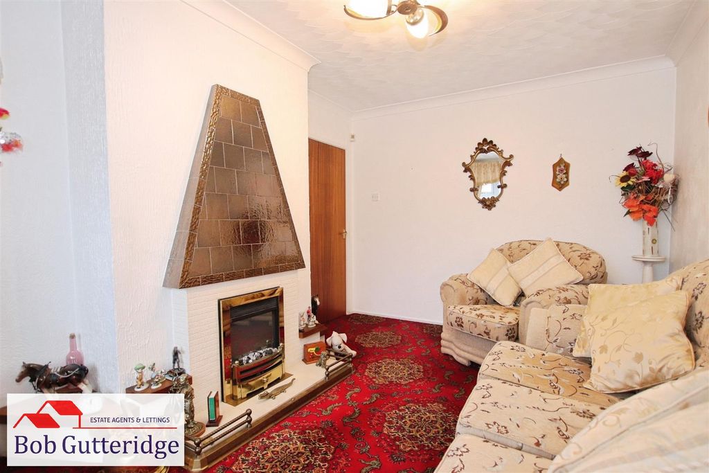 Property photo 3 of 21 Bay Fronted Lounge