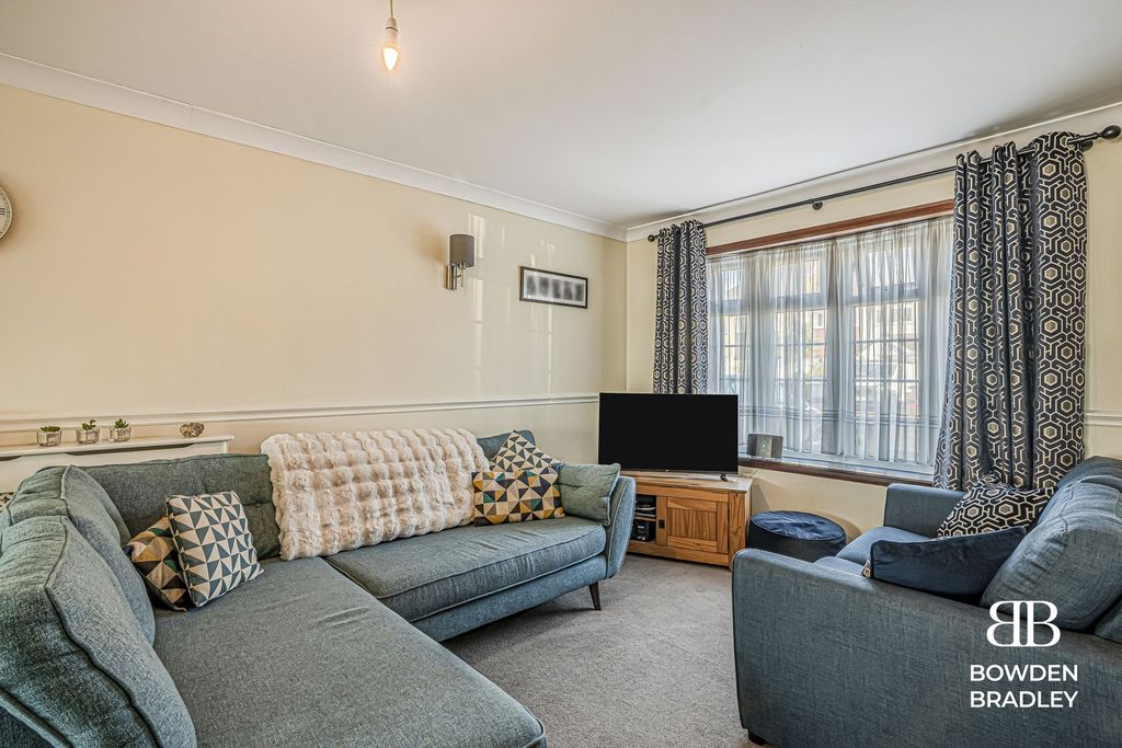 Property photo 3 of 19